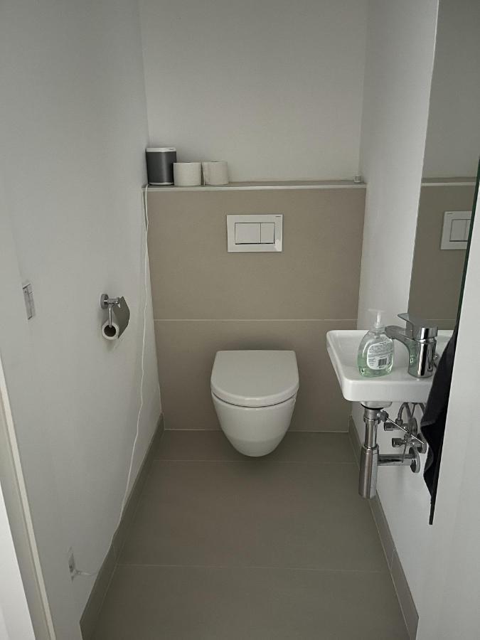 Luxusappartement Mit Garage Im Zentrum Βίνερ Νόιστατ Εξωτερικό φωτογραφία