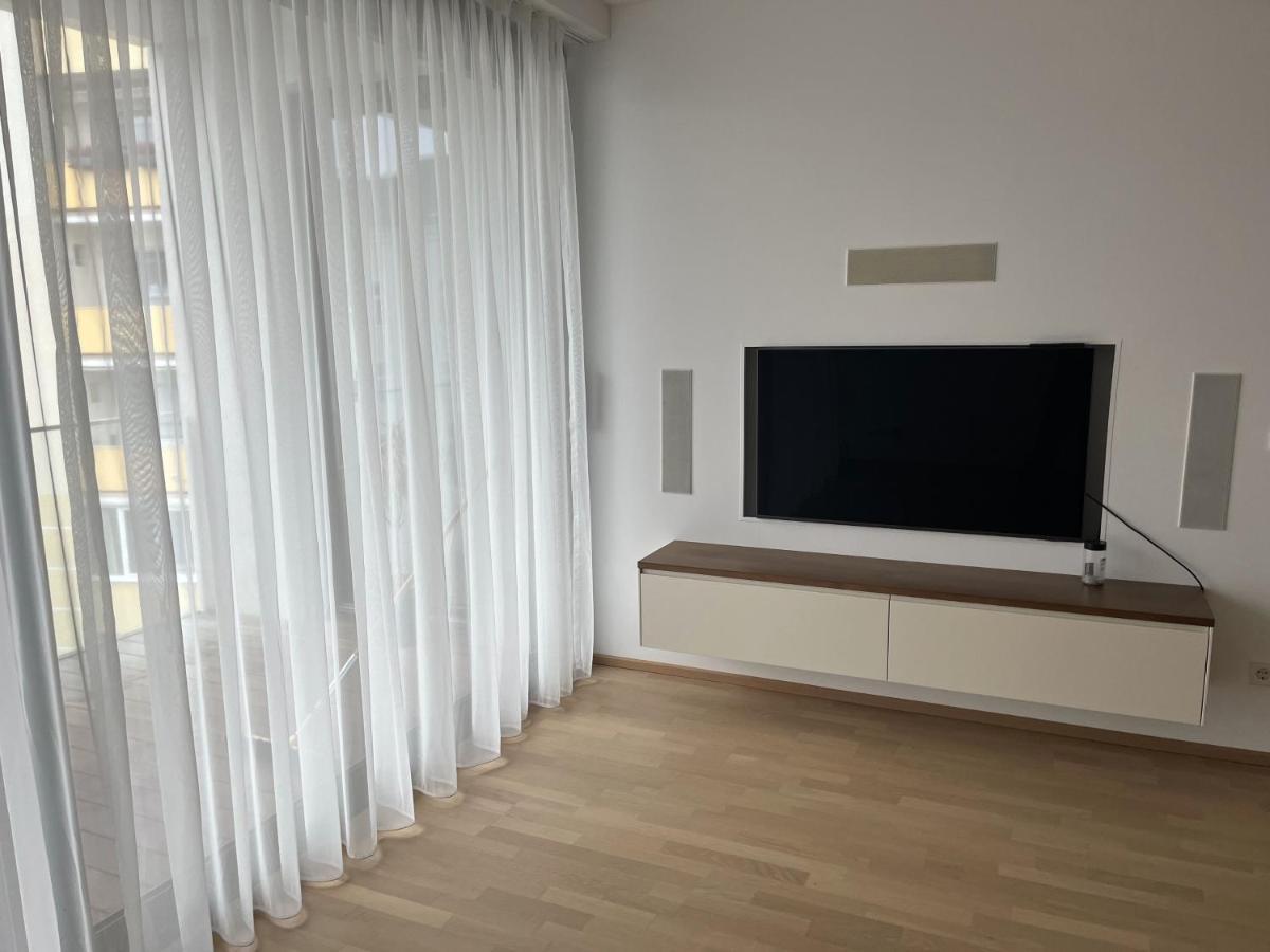 Luxusappartement Mit Garage Im Zentrum Βίνερ Νόιστατ Εξωτερικό φωτογραφία