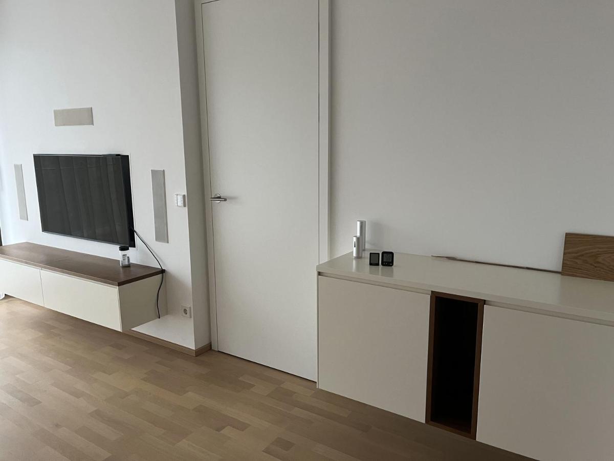 Luxusappartement Mit Garage Im Zentrum Βίνερ Νόιστατ Εξωτερικό φωτογραφία