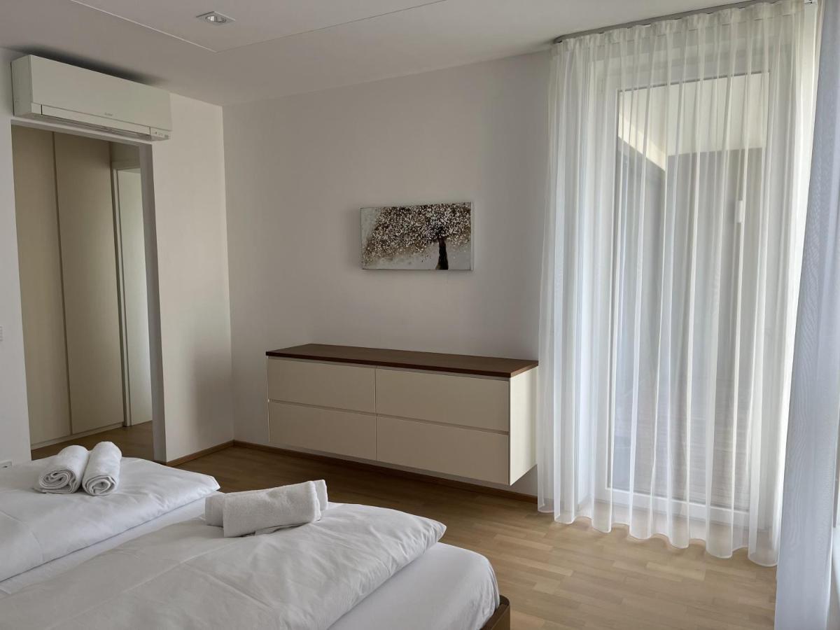 Luxusappartement Mit Garage Im Zentrum Βίνερ Νόιστατ Εξωτερικό φωτογραφία