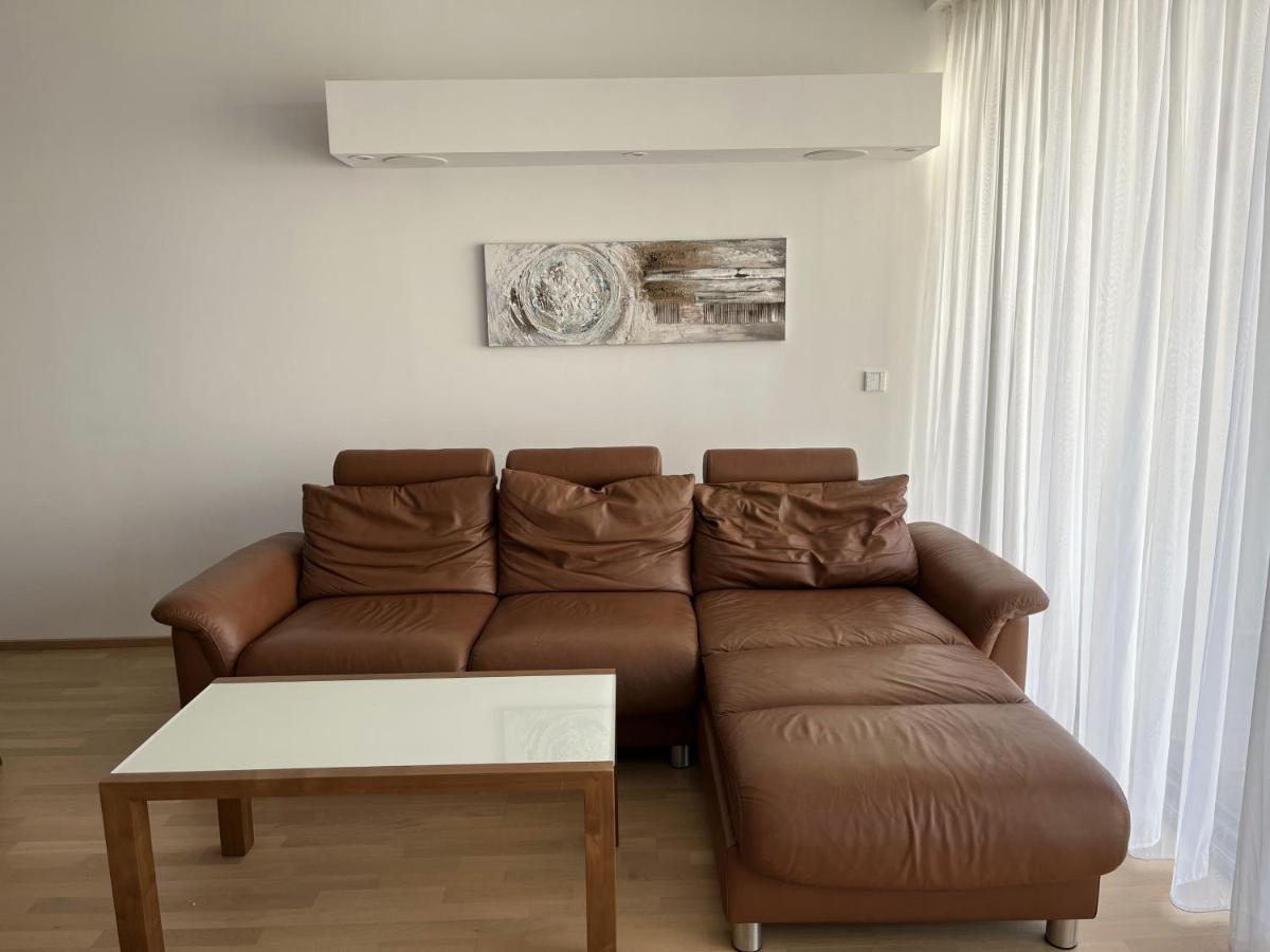 Luxusappartement Mit Garage Im Zentrum Βίνερ Νόιστατ Εξωτερικό φωτογραφία