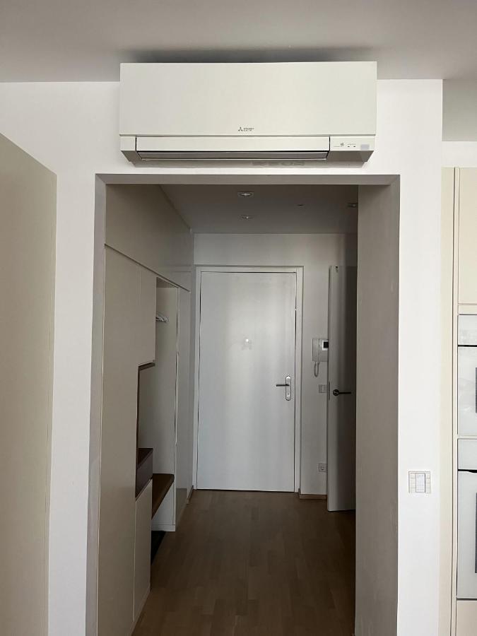 Luxusappartement Mit Garage Im Zentrum Βίνερ Νόιστατ Εξωτερικό φωτογραφία
