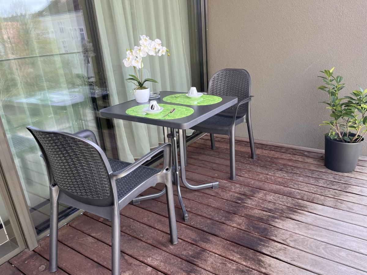 Luxusappartement Mit Garage Im Zentrum Βίνερ Νόιστατ Εξωτερικό φωτογραφία